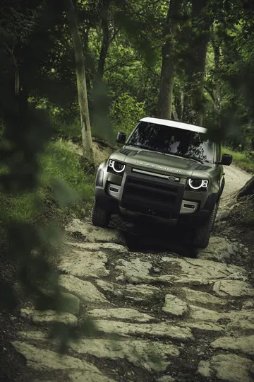 Land Rover Defender 2020 64