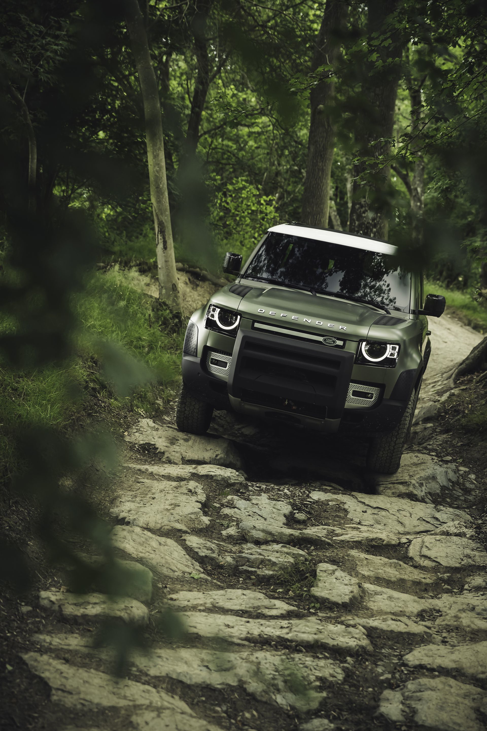 Land Rover Defender 2020 64