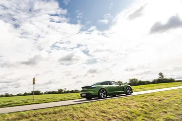 Prueba Porsche Taycan 135