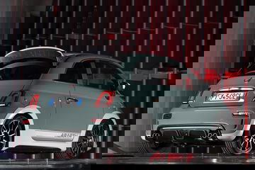 Abarth 695 70 Aniversario 010