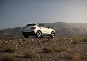 Vista lateral Audi Q3 Sportback evidenciando su diseño dinámico