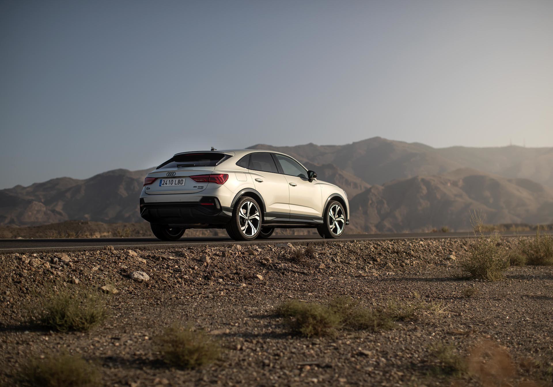Vista lateral Audi Q3 Sportback evidenciando su diseño dinámico