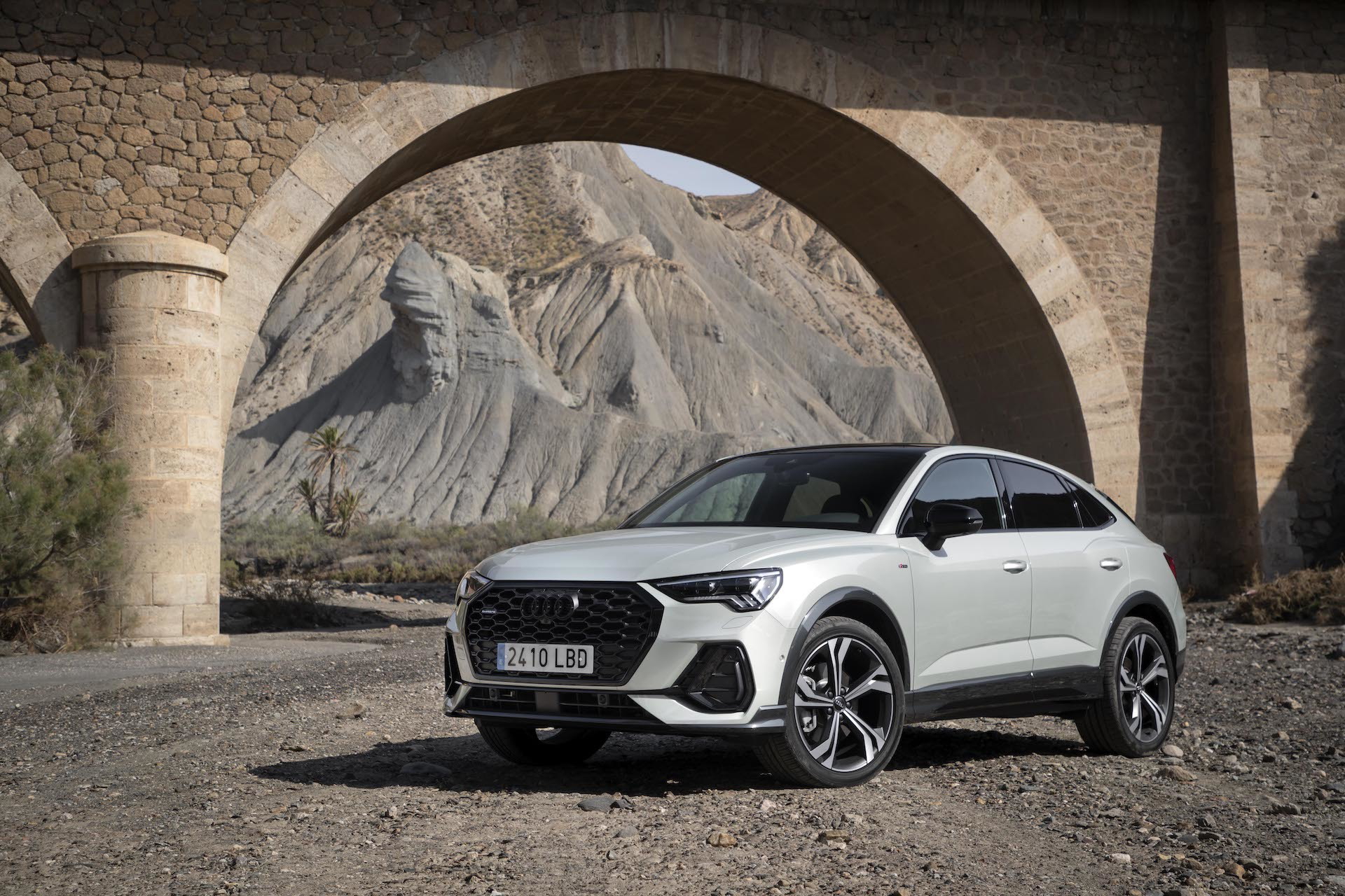 Vista lateral Audi Q3 Sportback mostrando su diseño dinámico