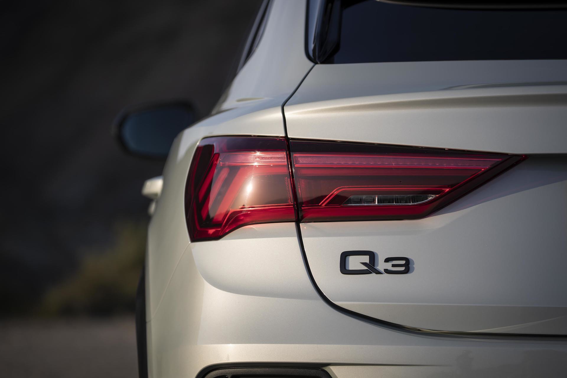 Vista detallada de la luz trasera del Audi Q3 Sportback.