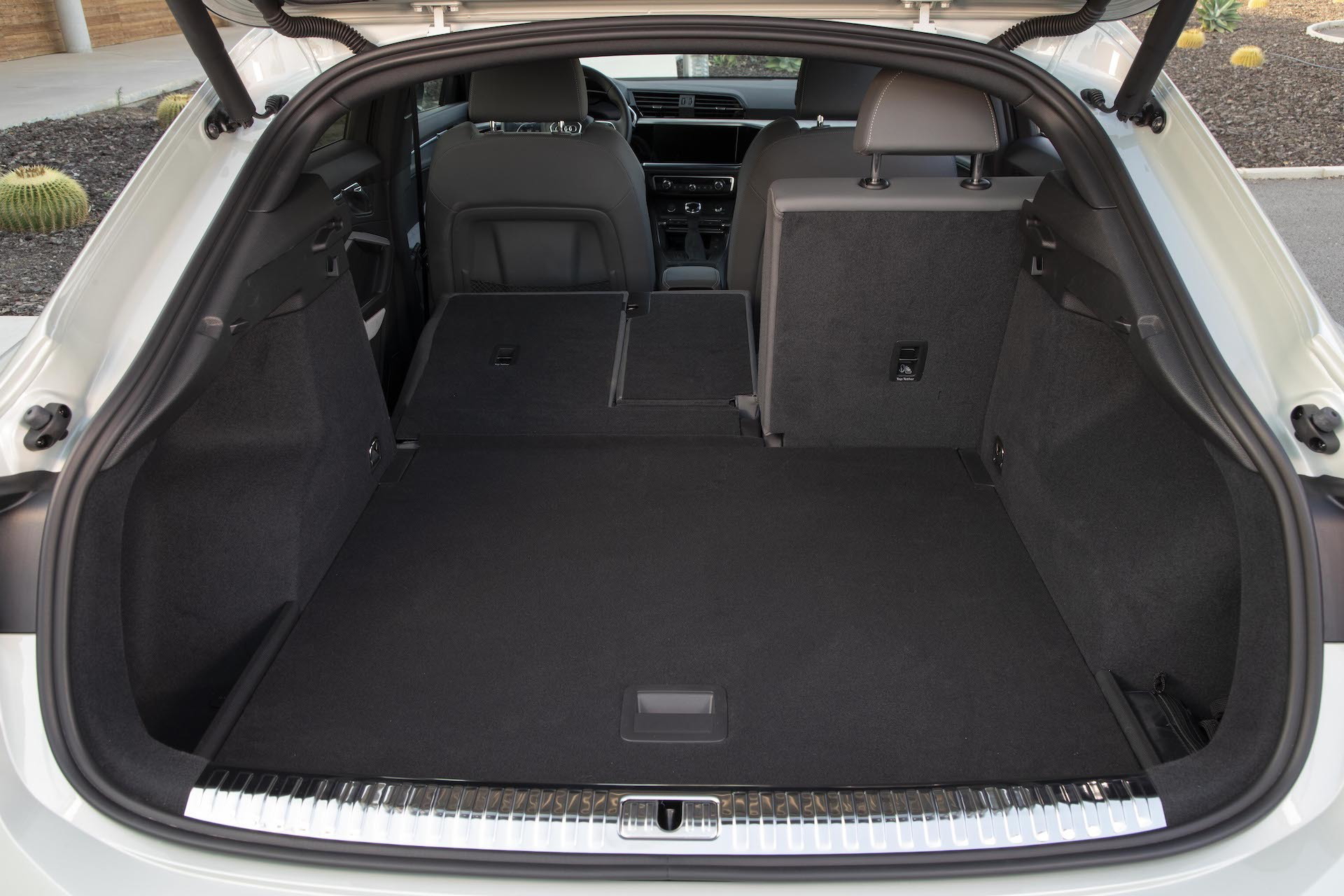 Vista del maletero del Audi Q3 Sportback con asientos abatidos.