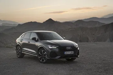 Vista lateral del Audi Q3 Sportback resaltando su diseño aerodinámico.