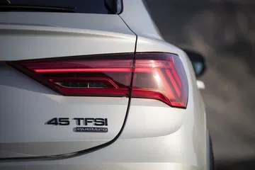 Vista en detalle del piloto trasero del Audi Q3 Sportback.