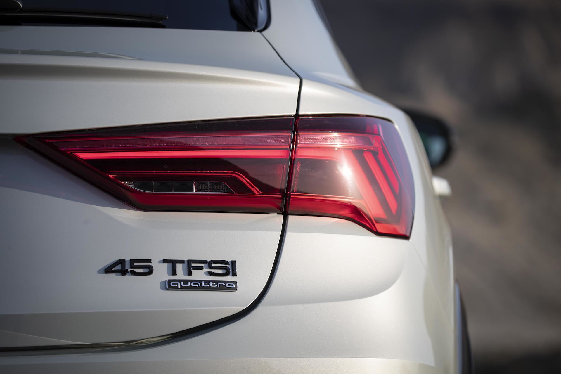 Vista en detalle del piloto trasero del Audi Q3 Sportback.