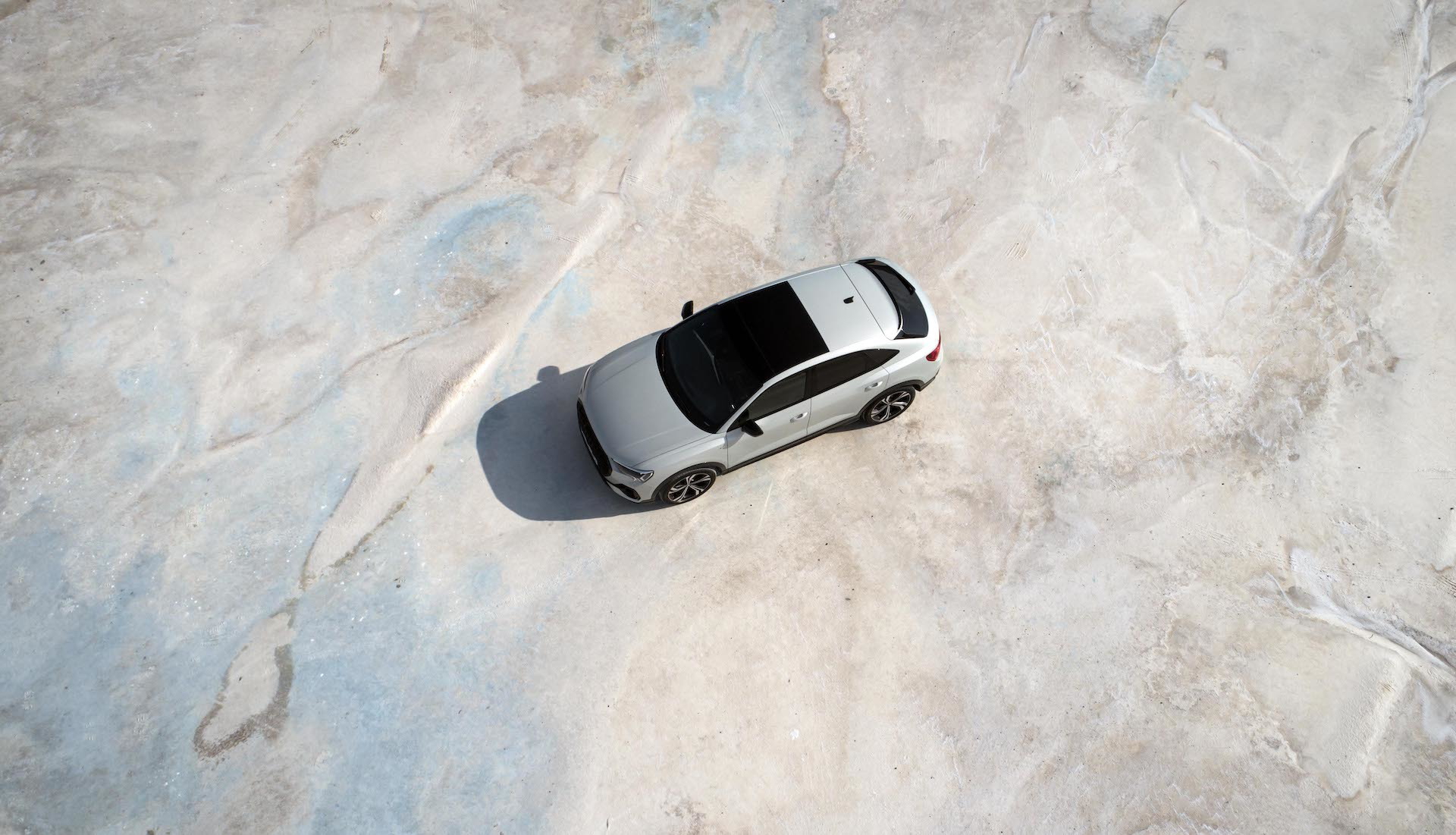 Vista aérea destacando el diseño del techo del Audi Q3 Sportback.