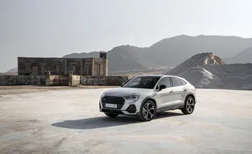 Vista lateral del Audi Q3 Sportback destacando su línea coupé.