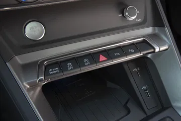 Vista de los controles de la consola central del Audi Q3 Sportback.