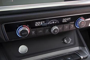 Vista de los mandos del control climático del Audi Q3 Sportback.