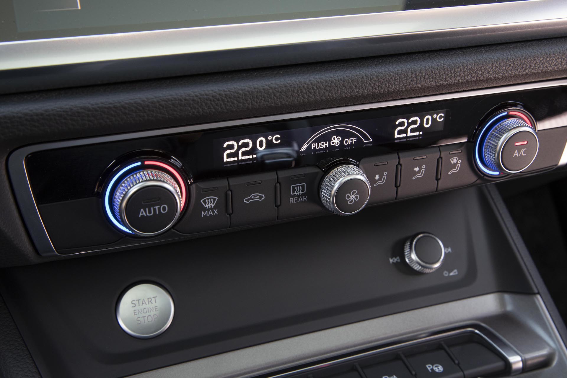 Vista de los mandos del control climático del Audi Q3 Sportback.