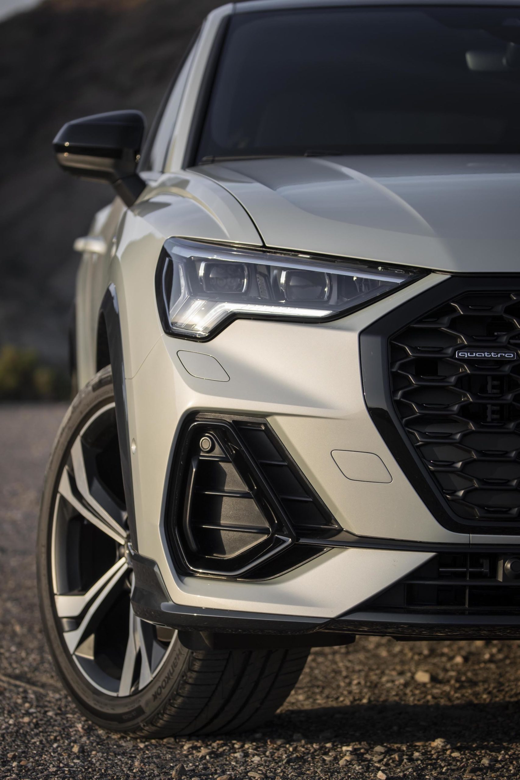 Vista en detalle del diseño frontal del Audi Q3 Sportback.