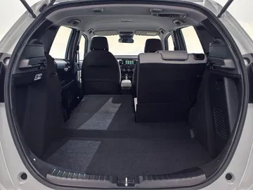Vista del maletero del Honda Jazz con asientos abatidos, destacando su espacio y versatilidad.