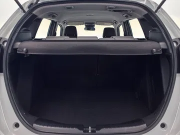 Vista del maletero del Honda Jazz, destacando su amplio espacio y versatilidad.