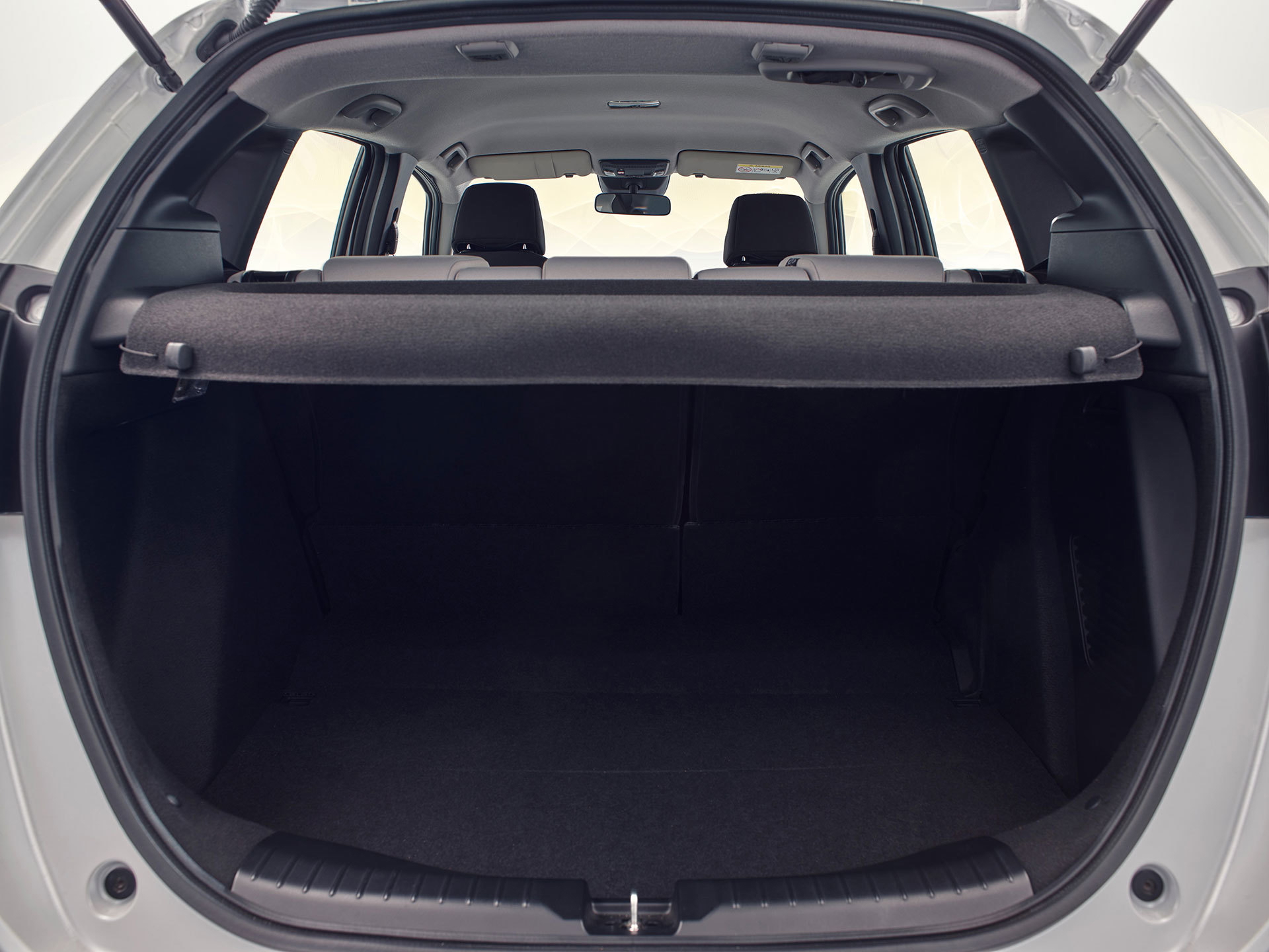 Vista del maletero del Honda Jazz, destacando su amplio espacio y versatilidad.