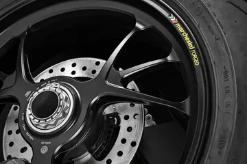 My20 Ducati Streetfigher V4 S 11 Uc101695 Mid