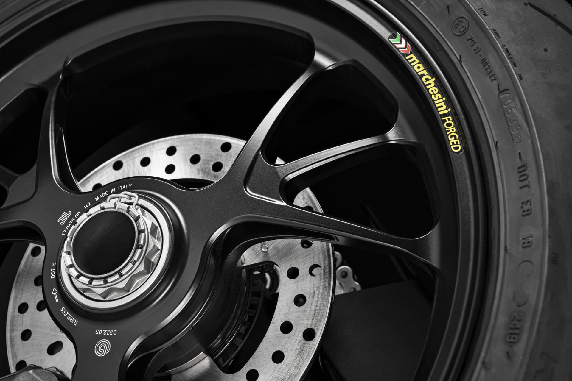 My20 Ducati Streetfigher V4 S 11 Uc101695 Mid