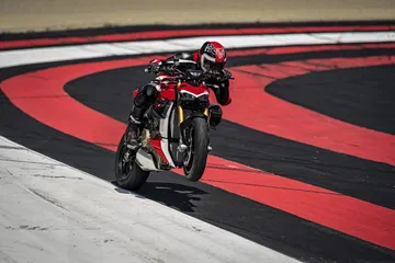 My20 Ducati Streetfighter V4 S Ambience 05 Uc101669 Mid