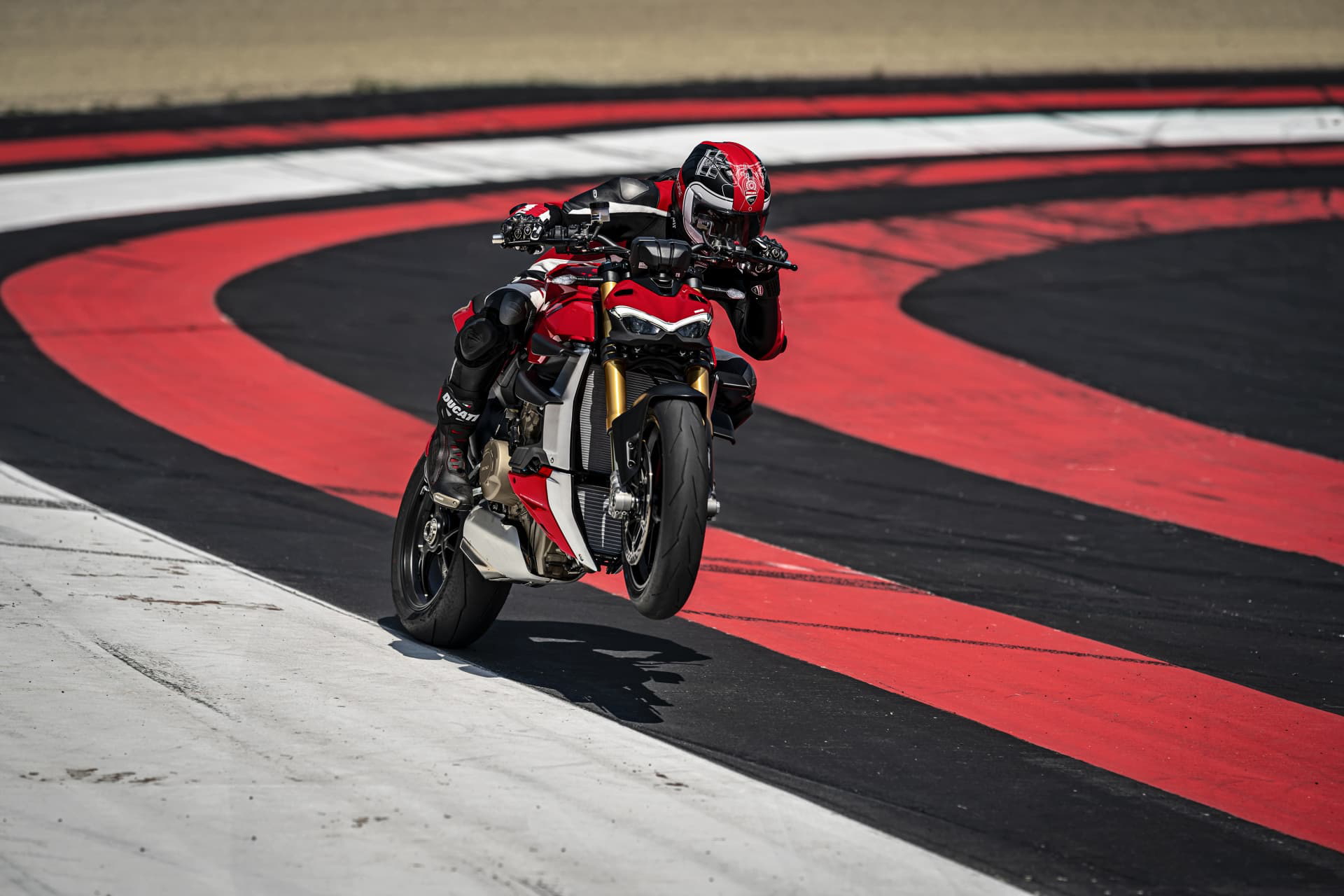 My20 Ducati Streetfighter V4 S Ambience 05 Uc101669 Mid