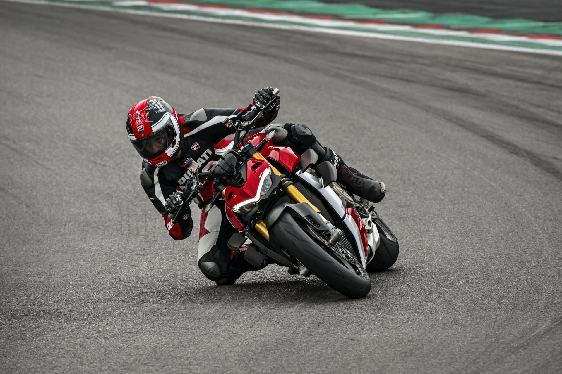 My20 Ducati Streetfighter V4 S Ambience 06 Uc101670 Mid