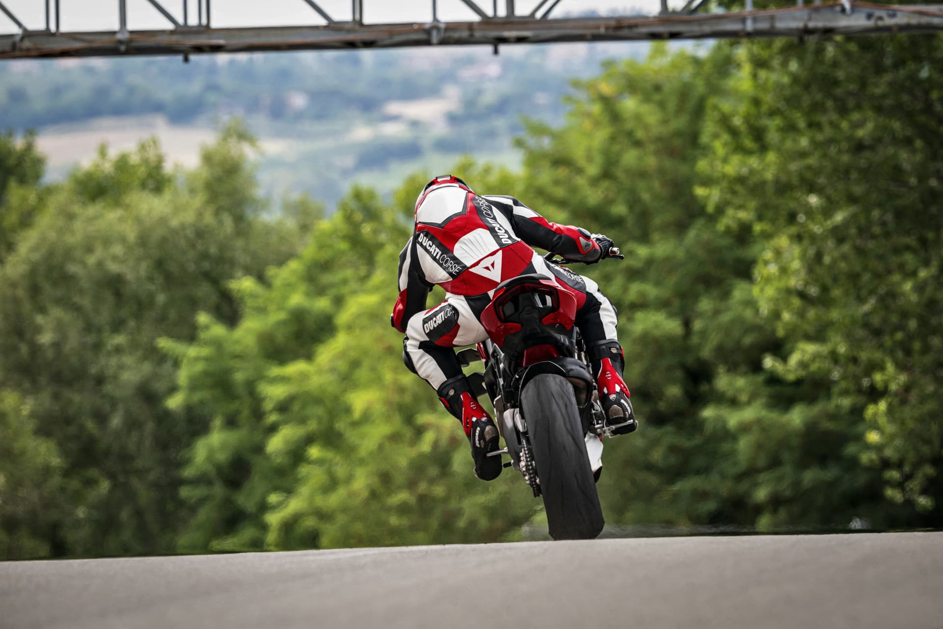 My20 Ducati Streetfighter V4 S Ambience 08 Uc101673 Mid