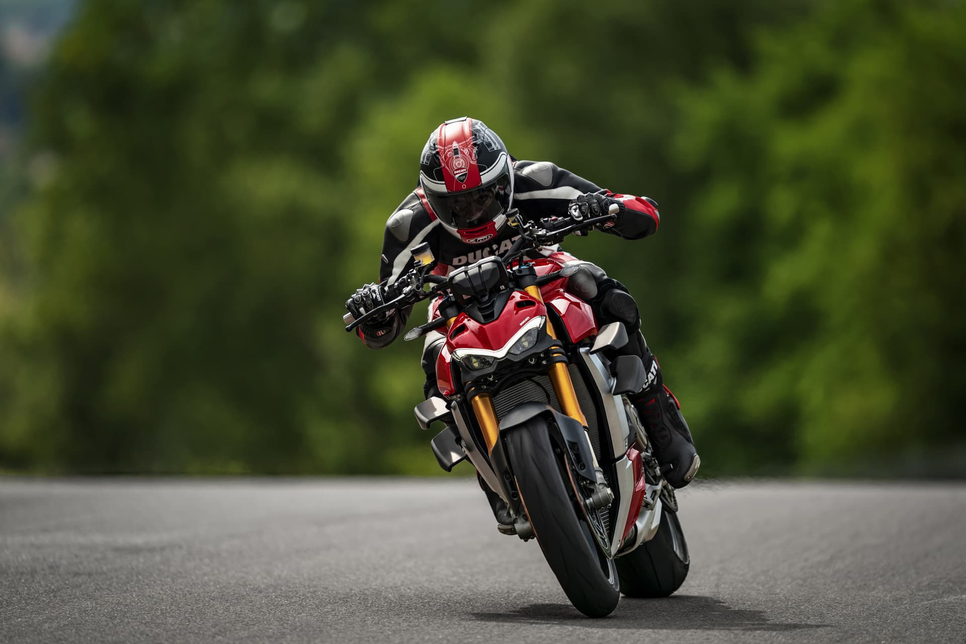 My20 Ducati Streetfighter V4 S Ambience 09 Uc101672 Mid