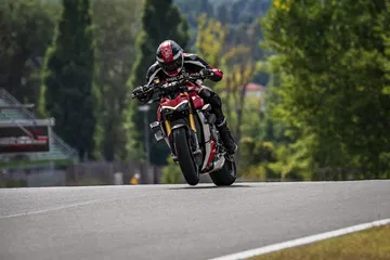 My20 Ducati Streetfighter V4 S Ambience 10 Uc101674 Mid