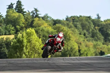 My20 Ducati Streetfighter V4 S Ambience 12 Uc101677 Mid