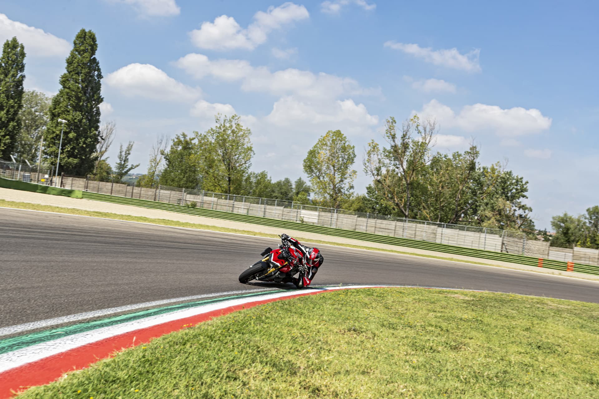 My20 Ducati Streetfighter V4 S Ambience 24 Uc101645 Mid