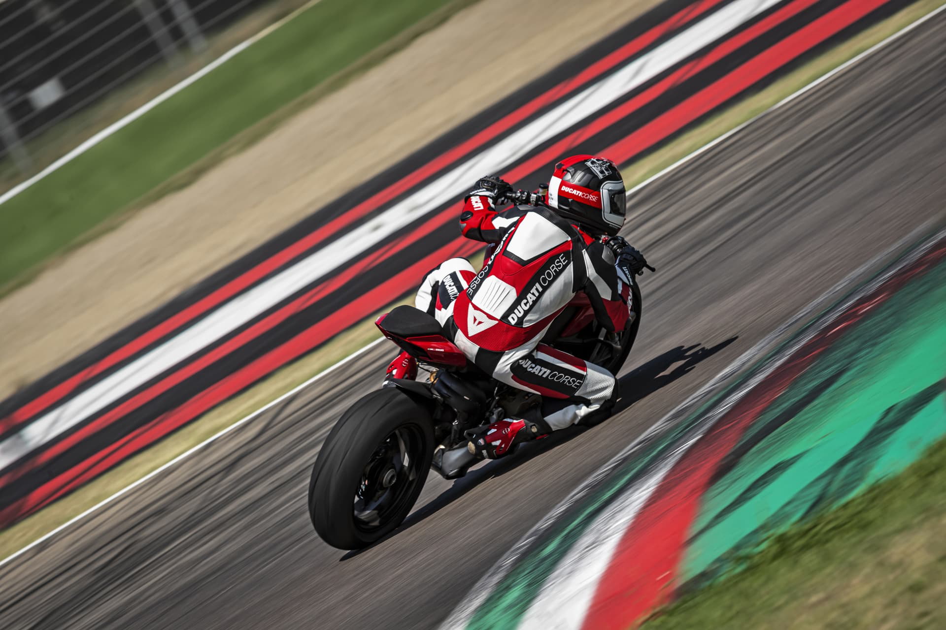 My20 Ducati Streetfighter V4 S Ambience 34 Uc101653 Mid