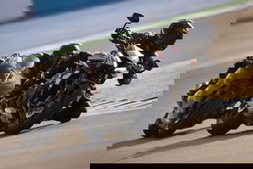 New Street Triple Rs And Moto2 Prototype Dynamic