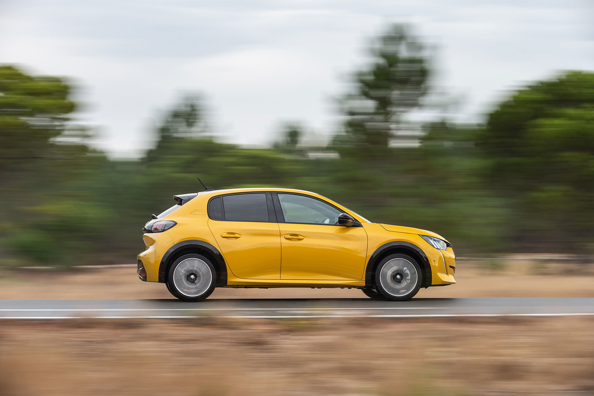 Peugeot 208 Gt Line 2019 Amarillo 05