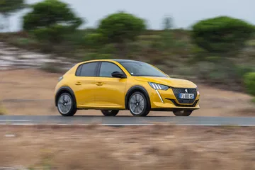 Peugeot 208 Gt Line 2019 Amarillo 08