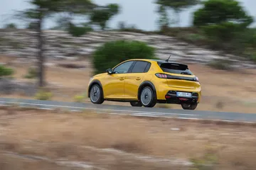 Peugeot 208 Gt Line 2019 Amarillo 09