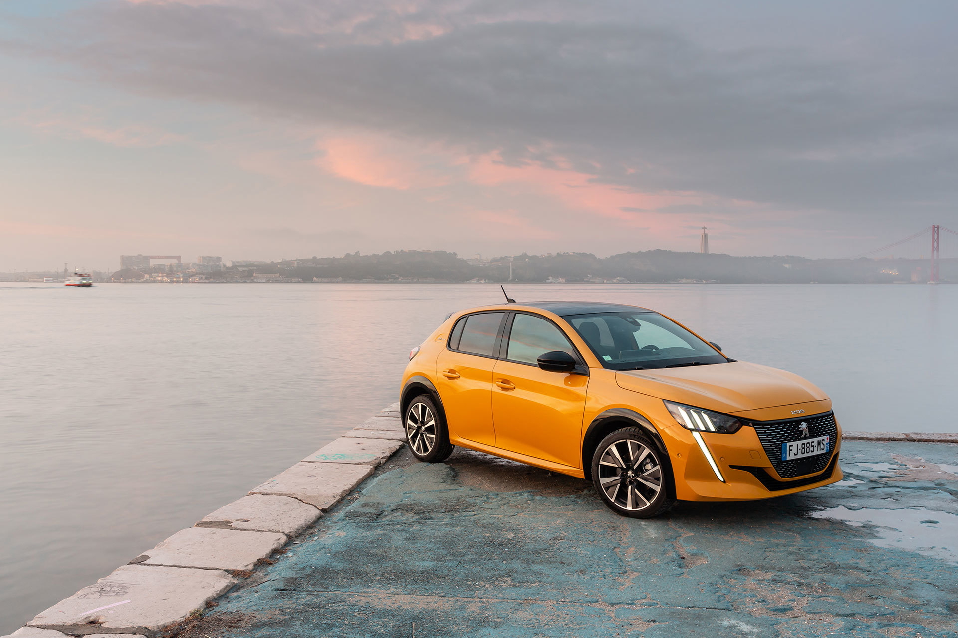 Peugeot 208 Gt Line 2019 Amarillo 111