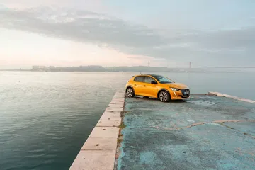 Peugeot 208 Gt Line 2019 Amarillo 112