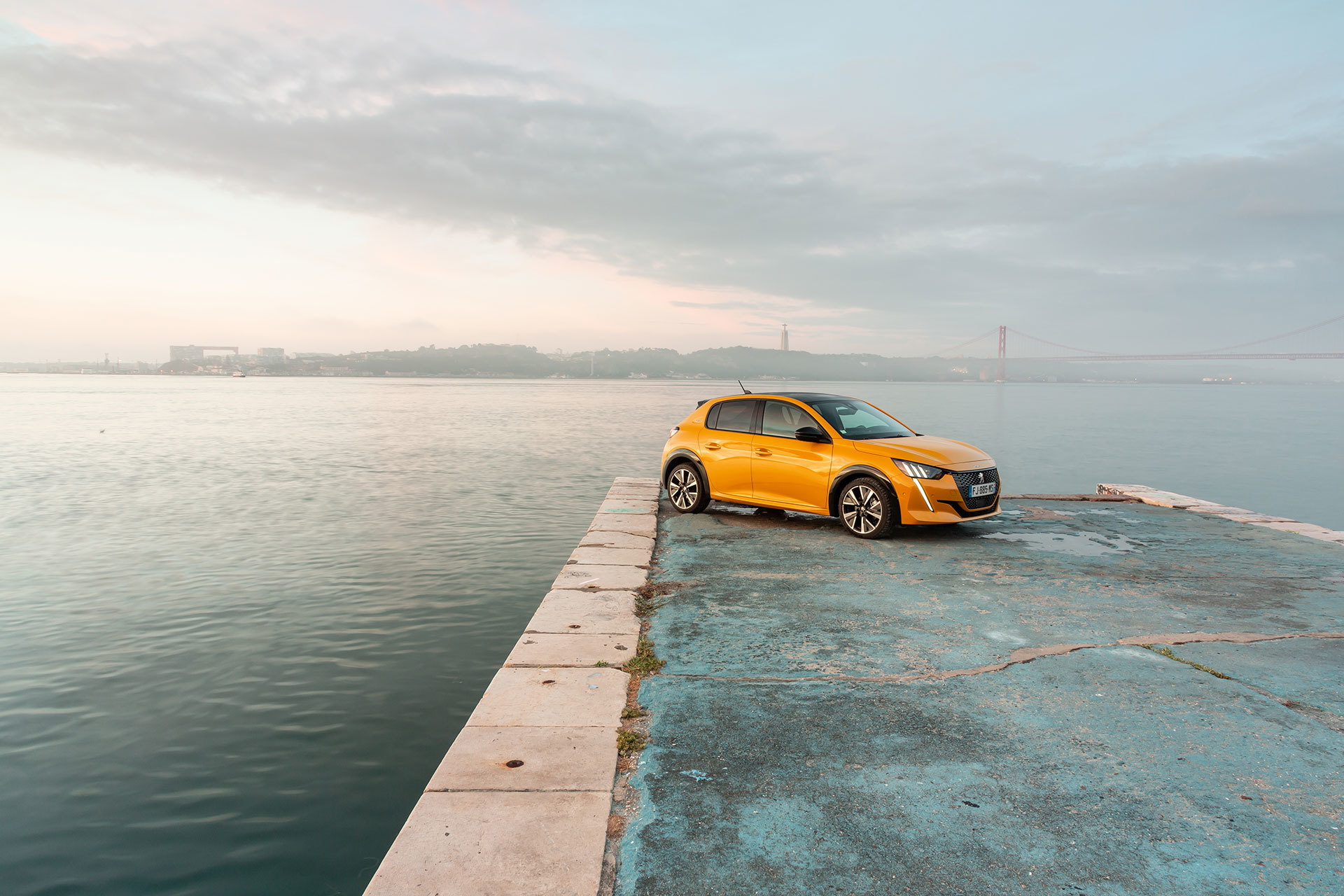 Peugeot 208 Gt Line 2019 Amarillo 112