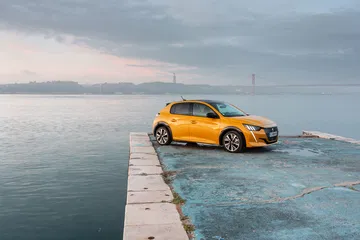 Peugeot 208 Gt Line 2019 Amarillo 113