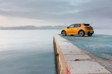 Peugeot 208 Gt Line 2019 Amarillo 121