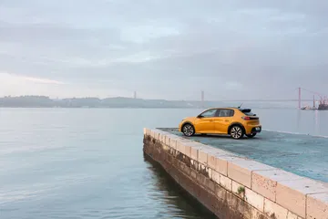 Peugeot 208 Gt Line 2019 Amarillo 124