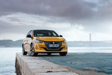 Peugeot 208 Gt Line 2019 Amarillo 127