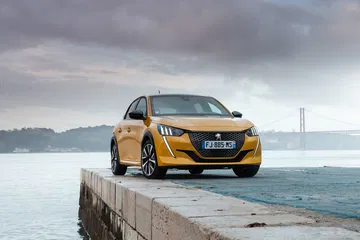 Peugeot 208 Gt Line 2019 Amarillo 128