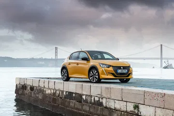 Peugeot 208 Gt Line 2019 Amarillo 129