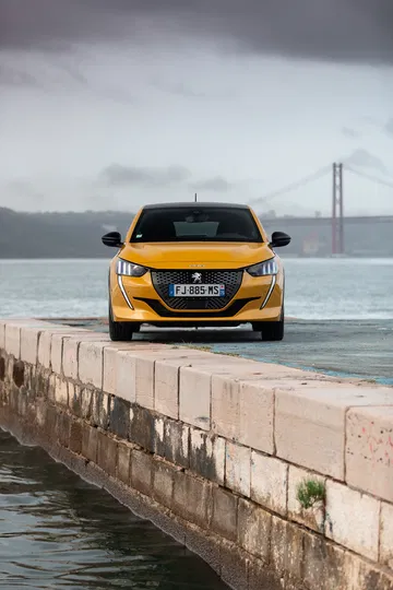 Peugeot 208 Gt Line 2019 Amarillo 136