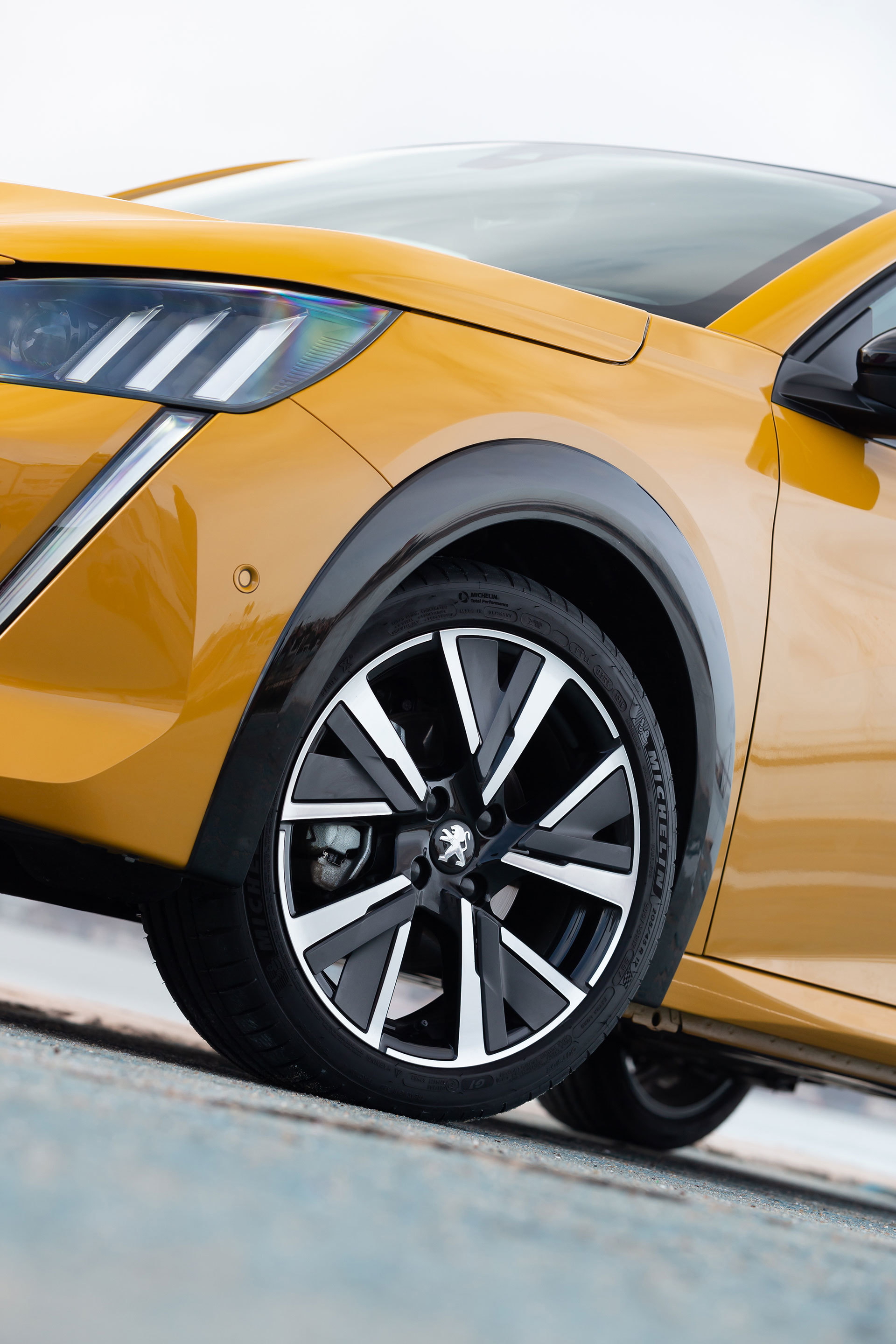 Peugeot 208 Gt Line 2019 Amarillo 138