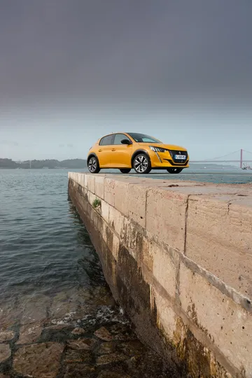 Peugeot 208 Gt Line 2019 Amarillo 146
