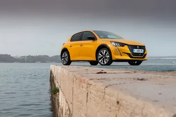 Peugeot 208 Gt Line 2019 Amarillo 147
