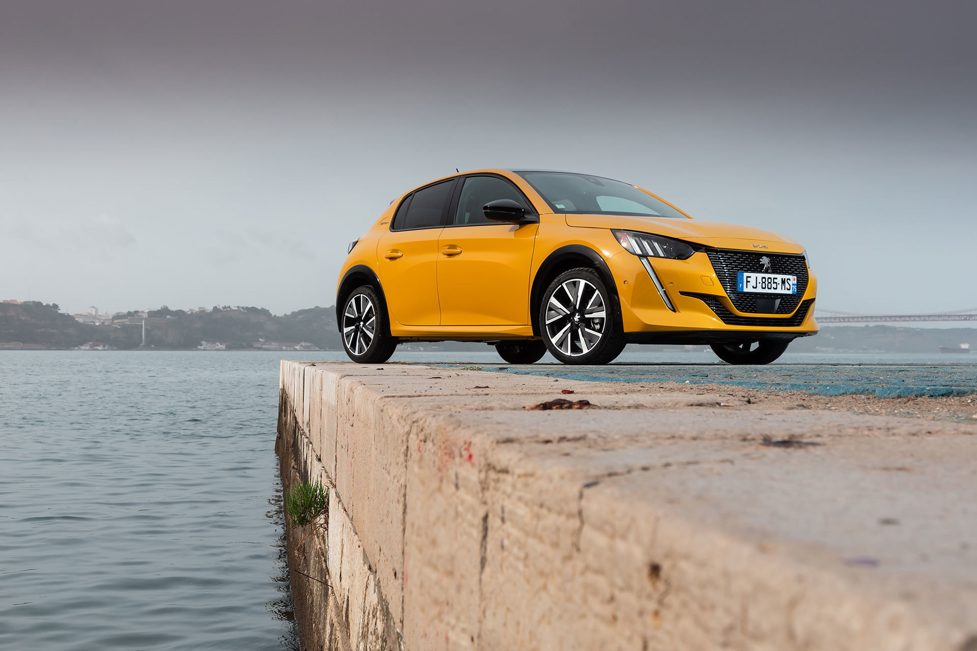 Peugeot 208 Gt Line 2019 Amarillo 147